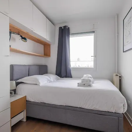 Charming With Balcony And View - 1bdr 2p - 19th Arr Apartment *